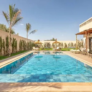 Leila,piscine , Grand Jardin, Jeux , Cuisiniere Marrakesh